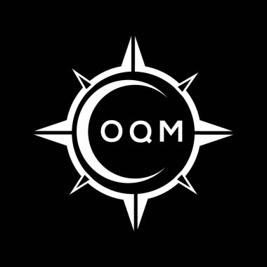 OQM soyut teknoloji çemberi logo tasarımını siyah arkaplan üzerine kuruyor. OQM yaratıcı harflerin baş harfleri logo.