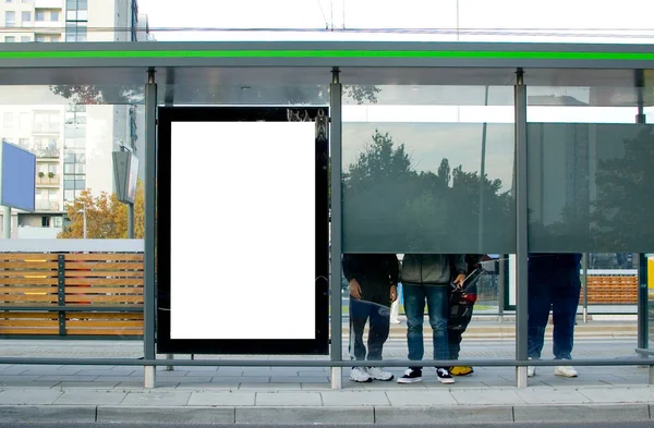 Tramvay Durağındaki Reklam Panosu — Stok fotoğraf