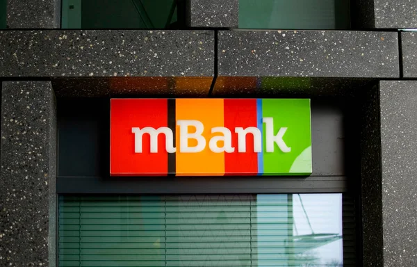 Poznan, Polonya - Kasım 2022: mBank logosu - en büyük banka cilası bankalarından biri.