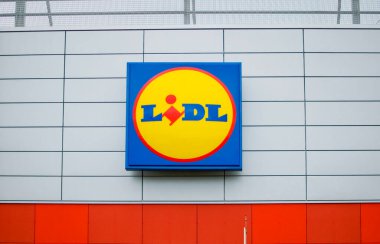 Poznan, Polonya - Aralık 2022: LIDL süpermarket logosu işareti.