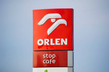 Poznan, Polonya, Ocak 2023: Polonyalı petrol şirketi Orlen 'in işareti.