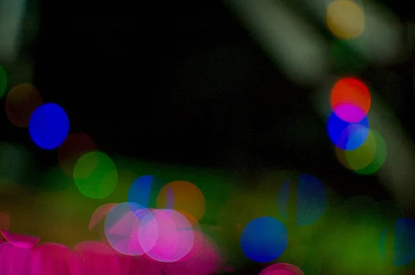 Boże Narodzenie Zdekoncentrowane Dekorowane Girlandy Drzewne — Zdjęcie stockowe