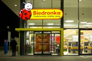 Poznan, Polonya - Ocak 2023: Biedronka - Polonya 'nın en büyük zincir süpermarketlerinden biri.