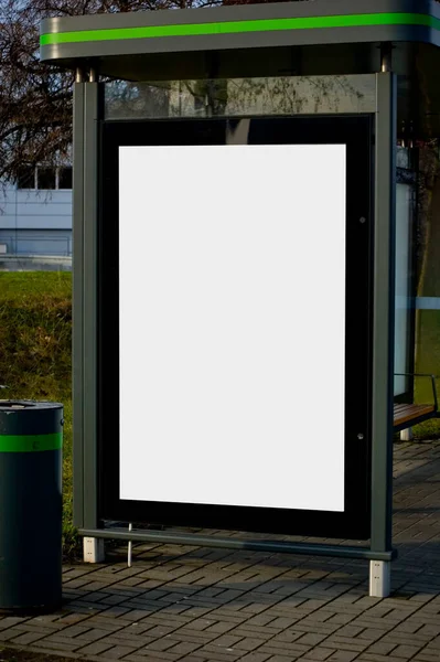 Utomhus Reklam Skylt Vid Busshållplatsen — Stockfoto