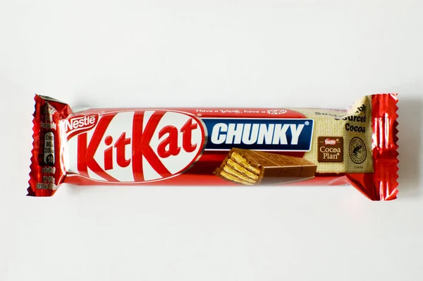 Tulce Polonia Febrero 2023 Kit Kat Barra Chocolate Sobre Fondo —  Fotos de Stock