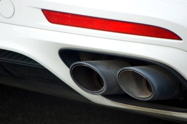 Poznan, Polonya - Mart 2023: Porsche arka ışıkları kapat.