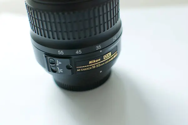 Tulce, Polonya - Şubat 2023: Nikon DX Nikkor 18-55 mm.