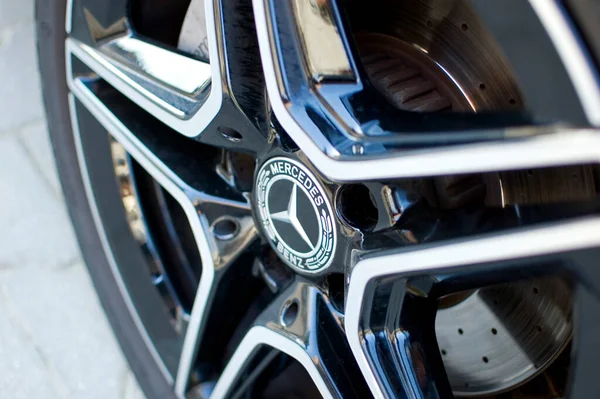 Poznan Poland April 2023 Mercedes Logo Sign Car Wheel — Stock Photo, Image