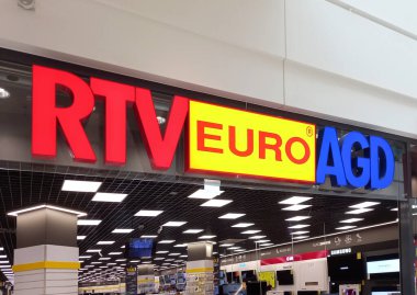 Poznan, Polonya - 4 Temmuz 2024: Bir alışveriş merkezinde Euro RTV Agd mağazası.