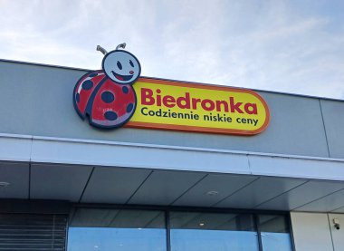 Zalasewo, Polonya - 7 Ağustos 2024: Biedronka - Polonya 'nın en büyük süpermarketlerinden biri.