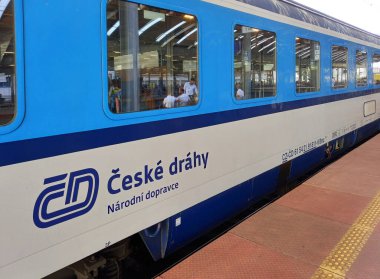 Katowice, Polonya - 27 Temmuz 2024: Ceske drahy (Çek Demiryolu) yolcu vagonu.