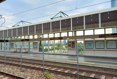 Viyana, Avusturya - 28 Temmuz 2024: Viyana 'da açık metro istasyonu.