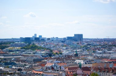 Viyana, Avusturya - 30 Temmuz 2024: Viyana şehir merkezinin havadan görünüşü.