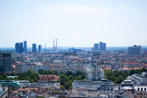 Viyana, Avusturya - 30 Temmuz 2024: Viyana şehir merkezinin havadan görünüşü.