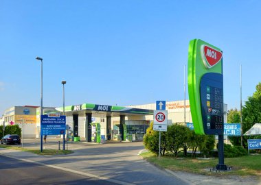 Poznan, Polonya - 10 Eylül 2024: Moll benzin istasyonu.