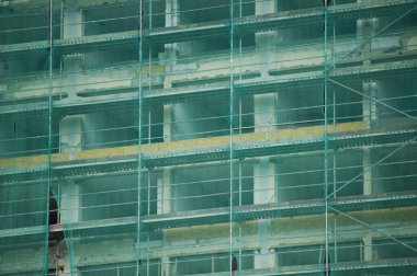 Yeşil iskele duvarı..