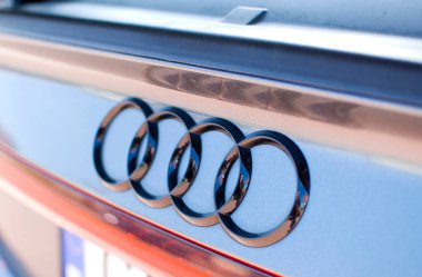 Ustka, Polonya - 6 Temmuz 2023: Audi logosu.