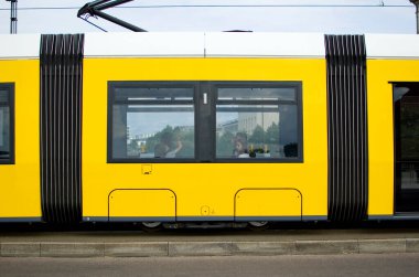 Berlin, Almanya - 13 Temmuz 2023: Berlin tramvayı.