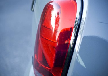 Poznan, Polonya - 22 Temmuz 2023: Mini Cooper arka ışıkları kapat.