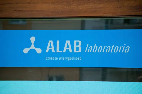Poznan, Polonya - 24 Haziran 2023: Şirket tabelası Alab Laboratoria.