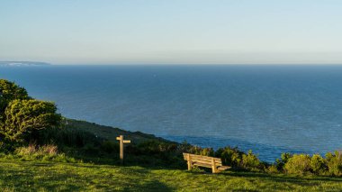 Beachy Head, Doğu Sussex, İngiltere, İngiltere 'de kanal manzaralı bir bank.