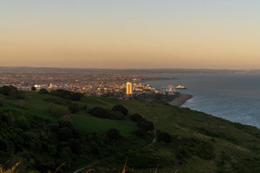 Beachy Head 'den Eastbourne' a akşam manzarası, Doğu Sussex, İngiltere, İngiltere