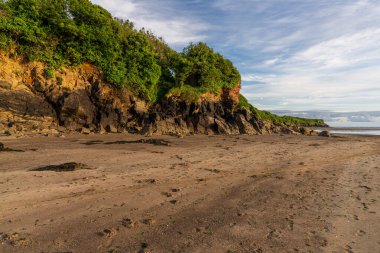 Wonwell Sahili ve Erme Nehri 'nde Mothecombe, Devon, İngiltere, İngiltere yakınlarındaki gelgit.