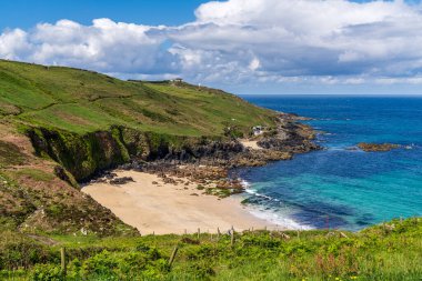 Celtic Sea Coast ve Portheras Cove yakınlarındaki uçurumlar, Cornwall, İngiltere