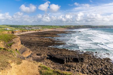 Widemouth Sahili yakınlarındaki Cornwall Sahili, İngiltere