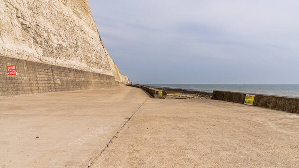 The Undercliff walk, a пешеходная дорожка in Peacehaven, East Sussex, England