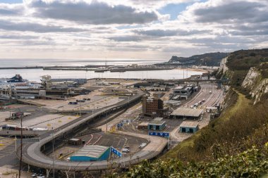 Dover, Kent, İngiltere, İngiltere - 19 Mart 2023: Dover Limanı 'nın görüntüsü