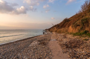 İngiltere, Wight Adası 'ndaki Totland Körfezi.