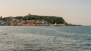 Güney Körfezi 'nden Scarborough' a doğru, Kuzey Yorkshire, İngiltere, İngiltere