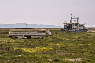 Heswall, Merseyside, İngiltere - 17 Mayıs 2023: Bataklıktaki gemi enkazı