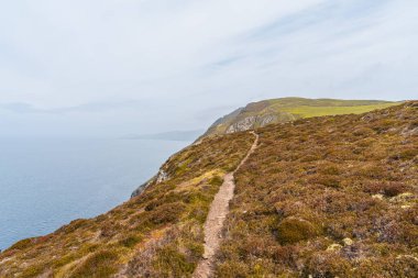 Bradda Head 'deki kayalıklar ve İrlanda Denizi kıyıları, Port Erin, Rushen, Man Adası
