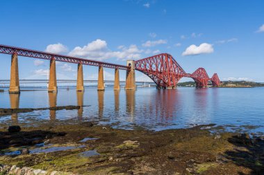 Dördüncü Köprü, Güney Queensferry 'den görüldü, Edinburgh, İskoçya, İngiltere