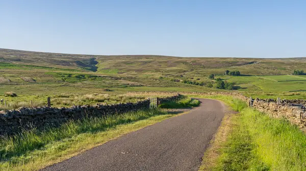 Allenhead ve Rookhope arasındaki Peak District kırsal yol, Durham County, İngiltere, İngiltere