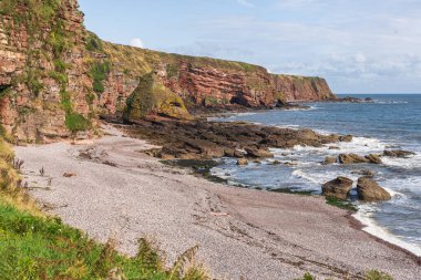 Auchmithie, Angus, İskoçya, İngiltere 'deki sahil ve uçurumlar.