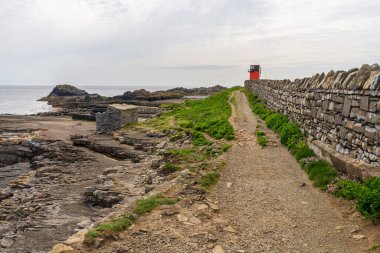 Scarlett, Rushen, Man Adası 'ndaki İrlanda Denizi kıyılarındaki Scarlett Point Kulesi.