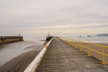 Ramsey, Garff, Man Adası 'nda deniz fenerleri olan Güney İskelesi ve Kuzey İskelesi.