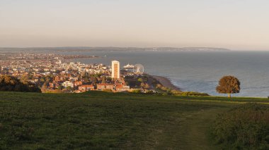 Beachy Head 'den Eastbourne' a akşam manzarası, Doğu Sussex, İngiltere, İngiltere
