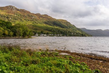 Drimsynie, Argyll ve Bute, İskoçya, İngiltere - 20 Eylül 2023: Lochgoilhead ile Lochgoilhead Loch Goil 'in diğer tarafında