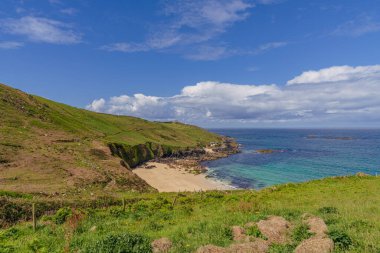 Celtic Sea Coast ve Portheras Cove yakınlarındaki uçurumlar, Cornwall, İngiltere