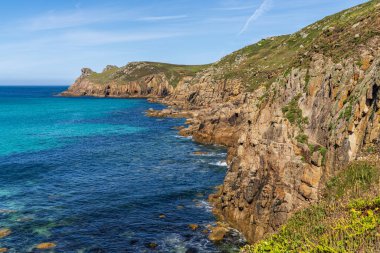 Nanjizal Beach, Cornwall, İngiltere 'deki Kelt Deniz Kıyısı ve uçurumlar