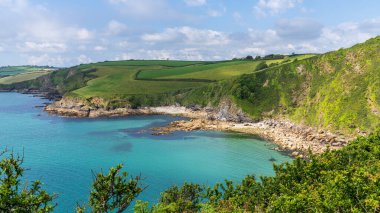 Sahili ve Trenarren, Cornwall, İngiltere yakınlarındaki uçurumları olan bir kanal.