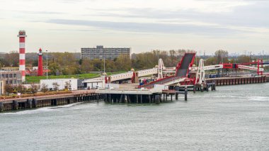 Europort, Rotterdam Limanı, Güney Hollanda, Hollanda - 15 Kasım 2022: Hoek van Holland 'daki Stena Hattı feribotunun iskelesi
