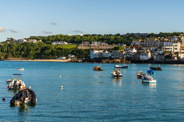 St Ives, Cornwall, İngiltere - 30 Mayıs 2022 St Ives limanındaki teknelerin görüntüsü