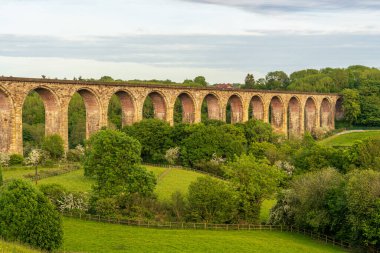 Wrexham, Clwyd, Galler, İngiltere 'deki Pentre yakınlarındaki Cefn Mawr Viaduct.