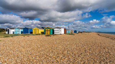Güney Hayling, Hampshire, İngiltere - 02 Ekim 2022: Batı Sahili Kulübeleri