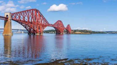 Dördüncü Köprü, Güney Queensferry 'den görüldü, Edinburgh, İskoçya, İngiltere